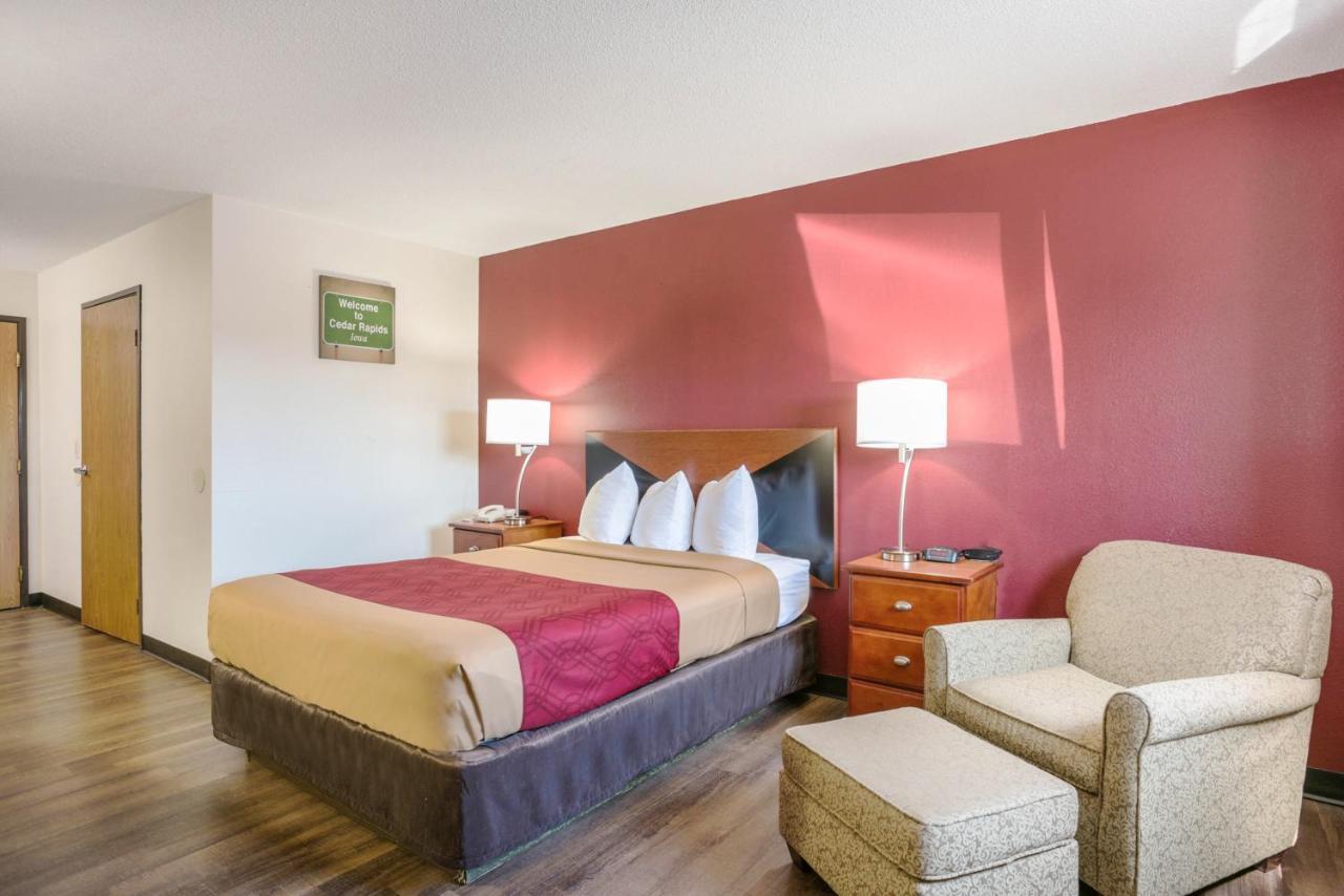 Econo Lodge Cedar Rapids Zewnętrze zdjęcie