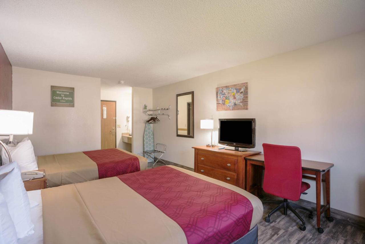 Econo Lodge Cedar Rapids Zewnętrze zdjęcie