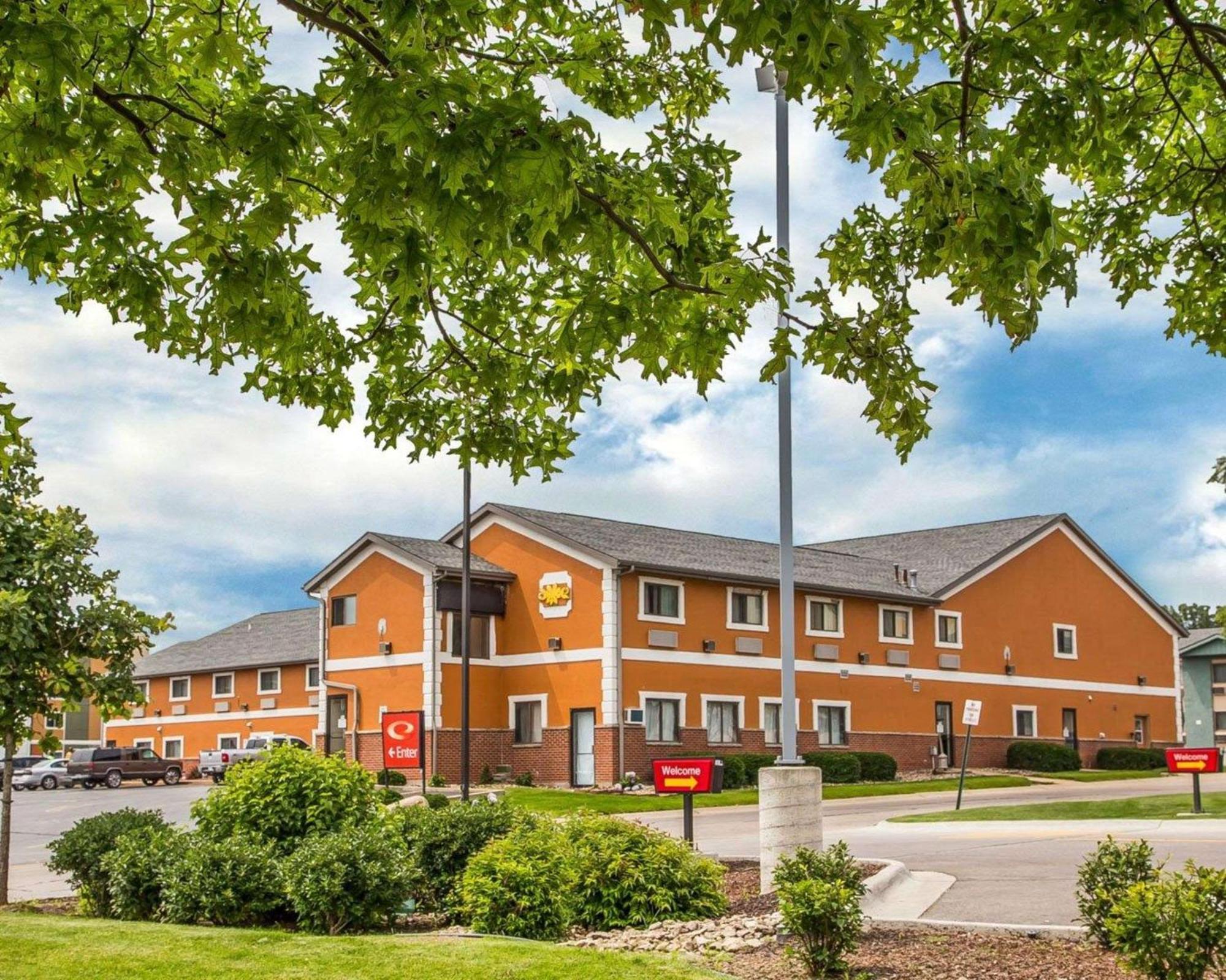 Econo Lodge Cedar Rapids Zewnętrze zdjęcie