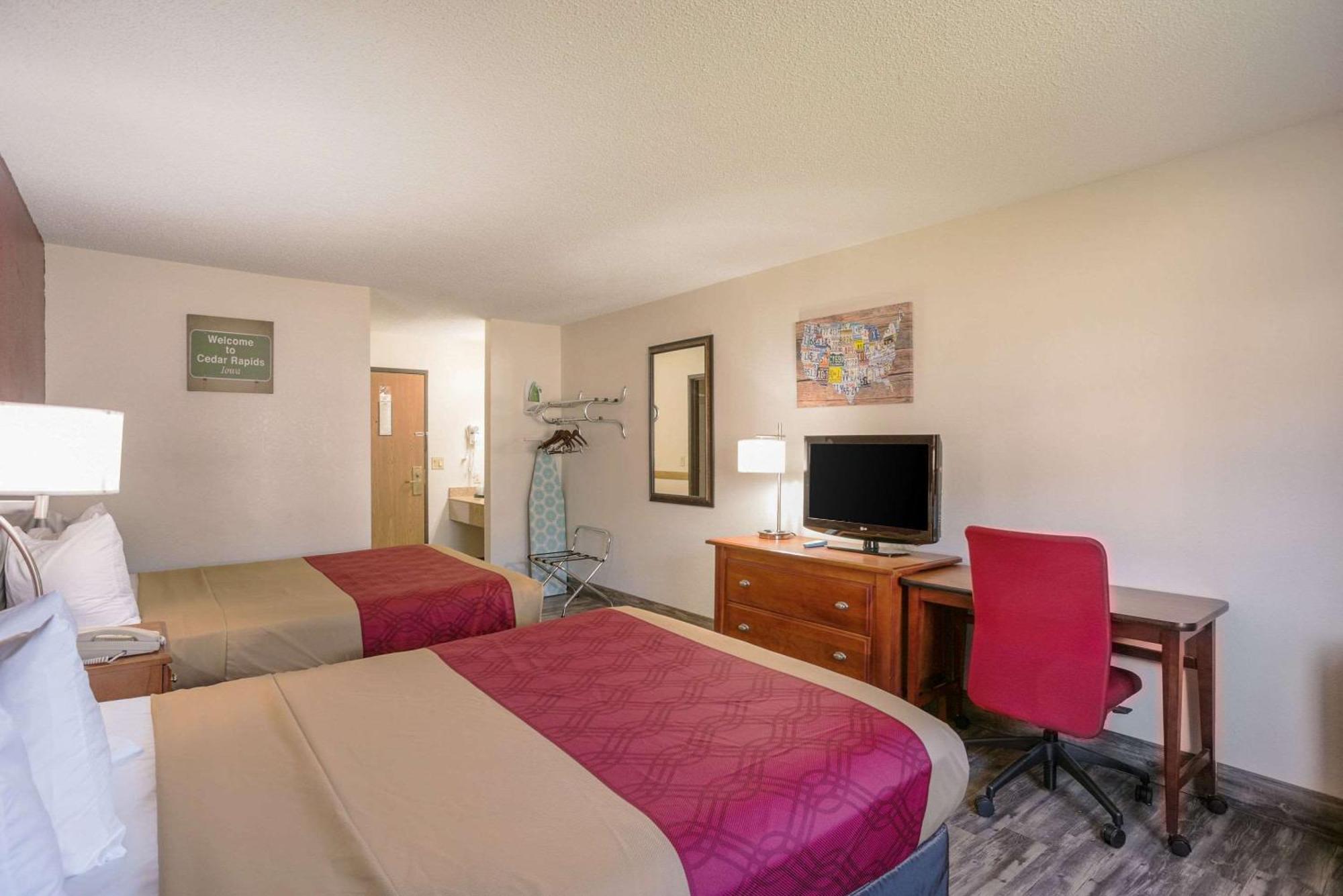 Econo Lodge Cedar Rapids Zewnętrze zdjęcie