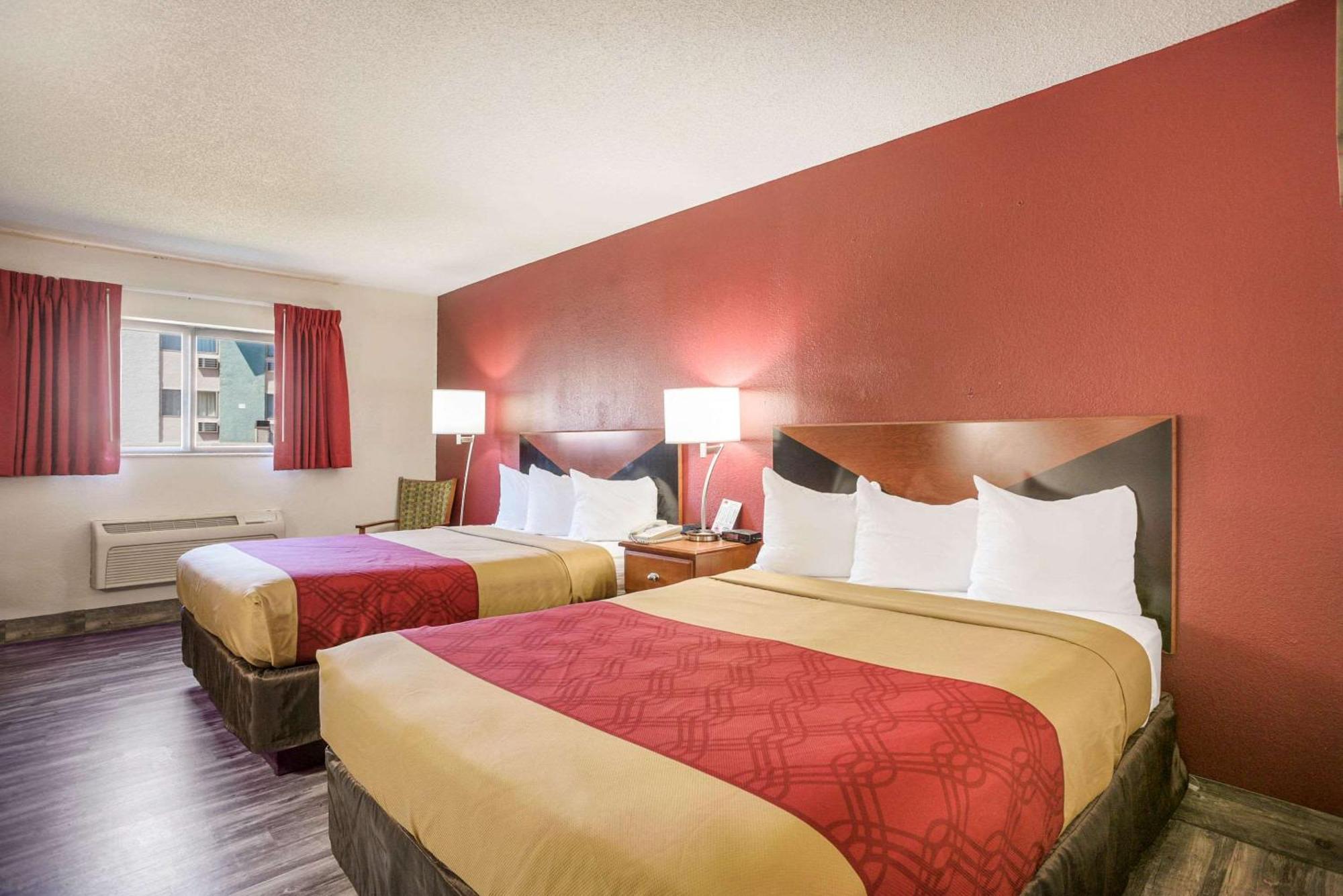 Econo Lodge Cedar Rapids Zewnętrze zdjęcie