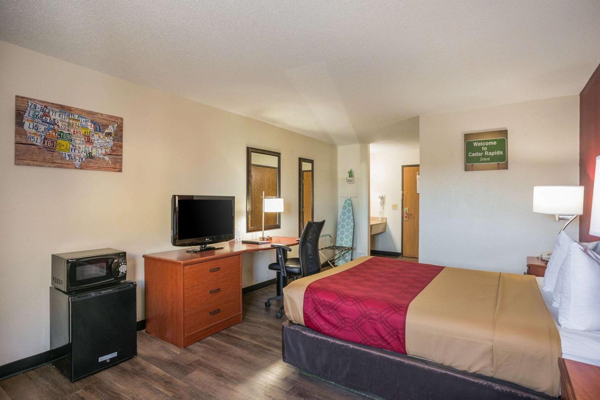 Econo Lodge Cedar Rapids Zewnętrze zdjęcie