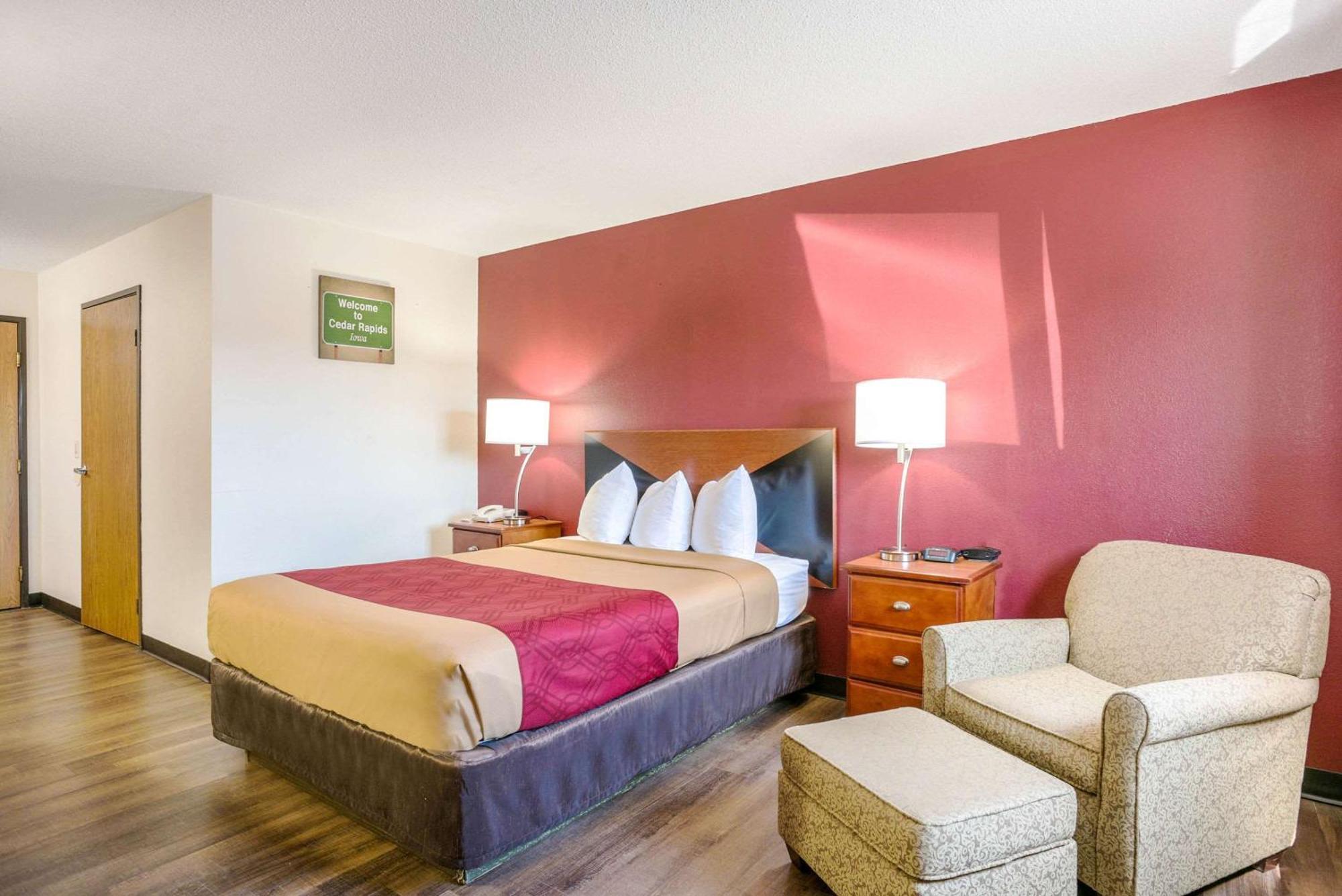 Econo Lodge Cedar Rapids Zewnętrze zdjęcie