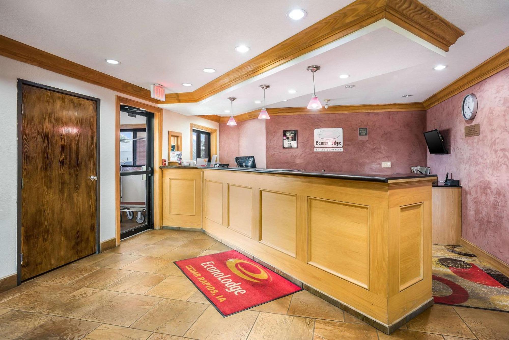 Econo Lodge Cedar Rapids Zewnętrze zdjęcie