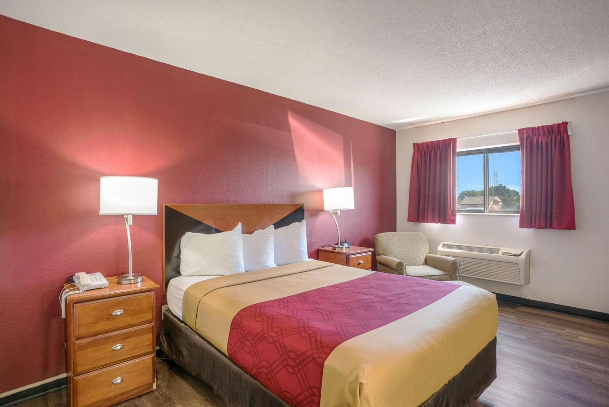 Econo Lodge Cedar Rapids Zewnętrze zdjęcie