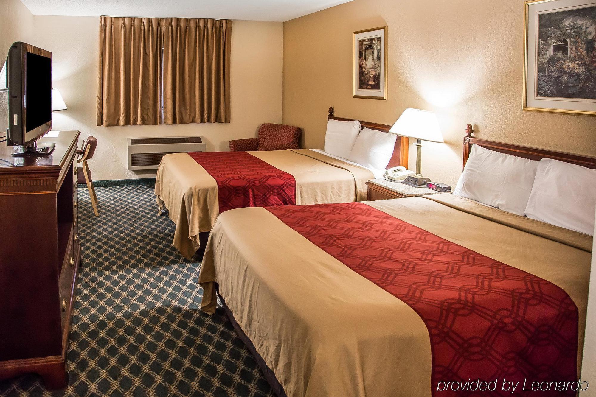 Econo Lodge Cedar Rapids Zewnętrze zdjęcie