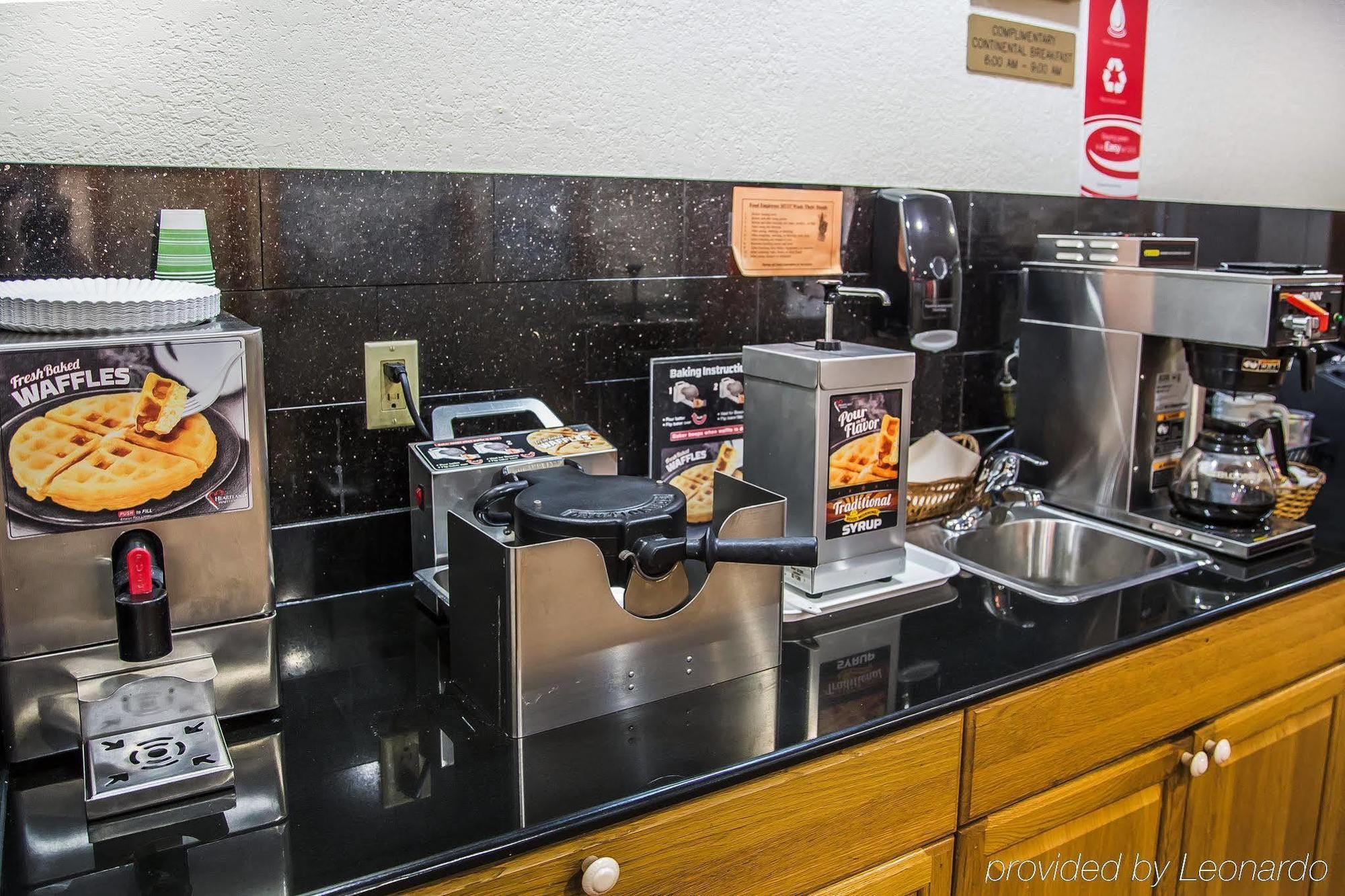 Econo Lodge Cedar Rapids Zewnętrze zdjęcie