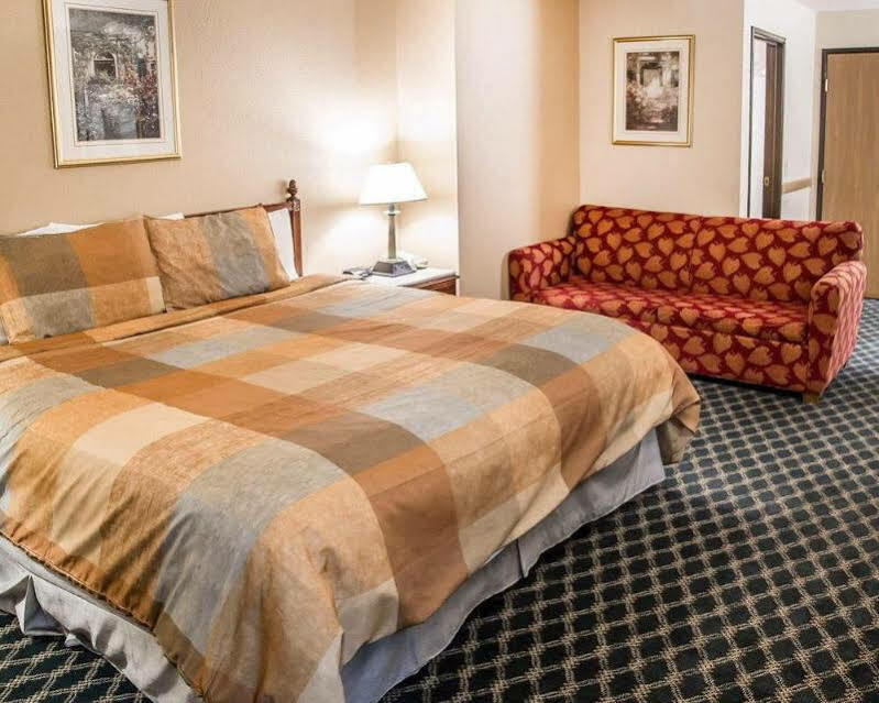 Econo Lodge Cedar Rapids Zewnętrze zdjęcie